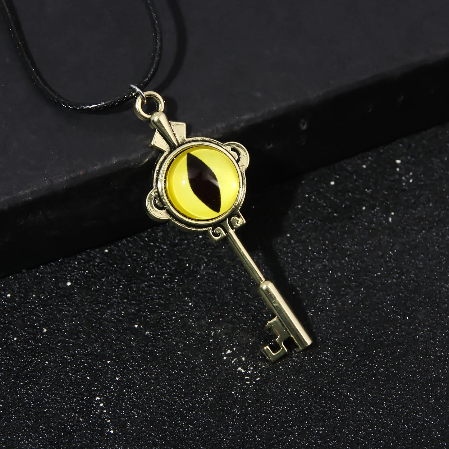 Anime the Owl House Necklace Amity Portal Key Retro Gold Color Eye Pendant Necklace for Women Men Jewelry Accessories